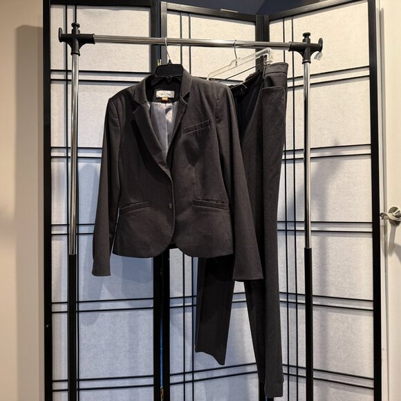 Calvin Klein Two Piece Charcoal Gray Suit - Jacket 12, Pants 12P - Picture 2 of 8